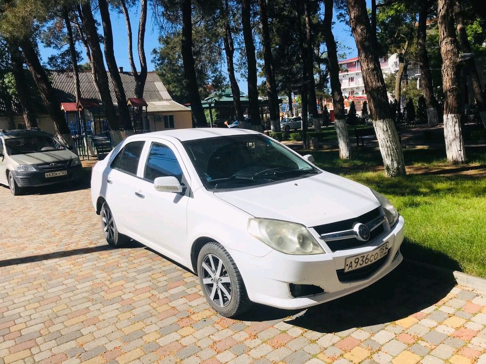 Автомобиль джили мк