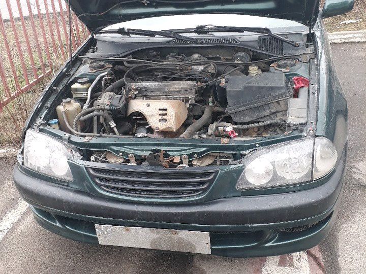 Toyota Avensis, 1 поколение