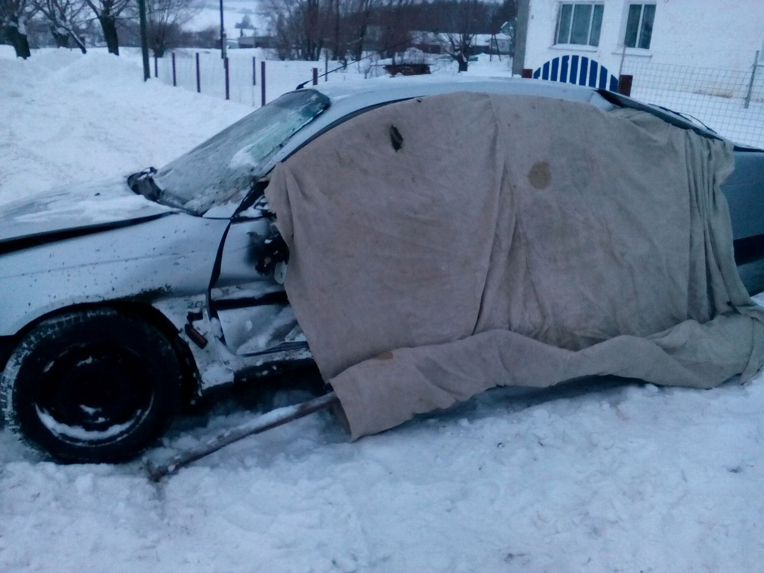 Toyota Avensis, 1 поколение