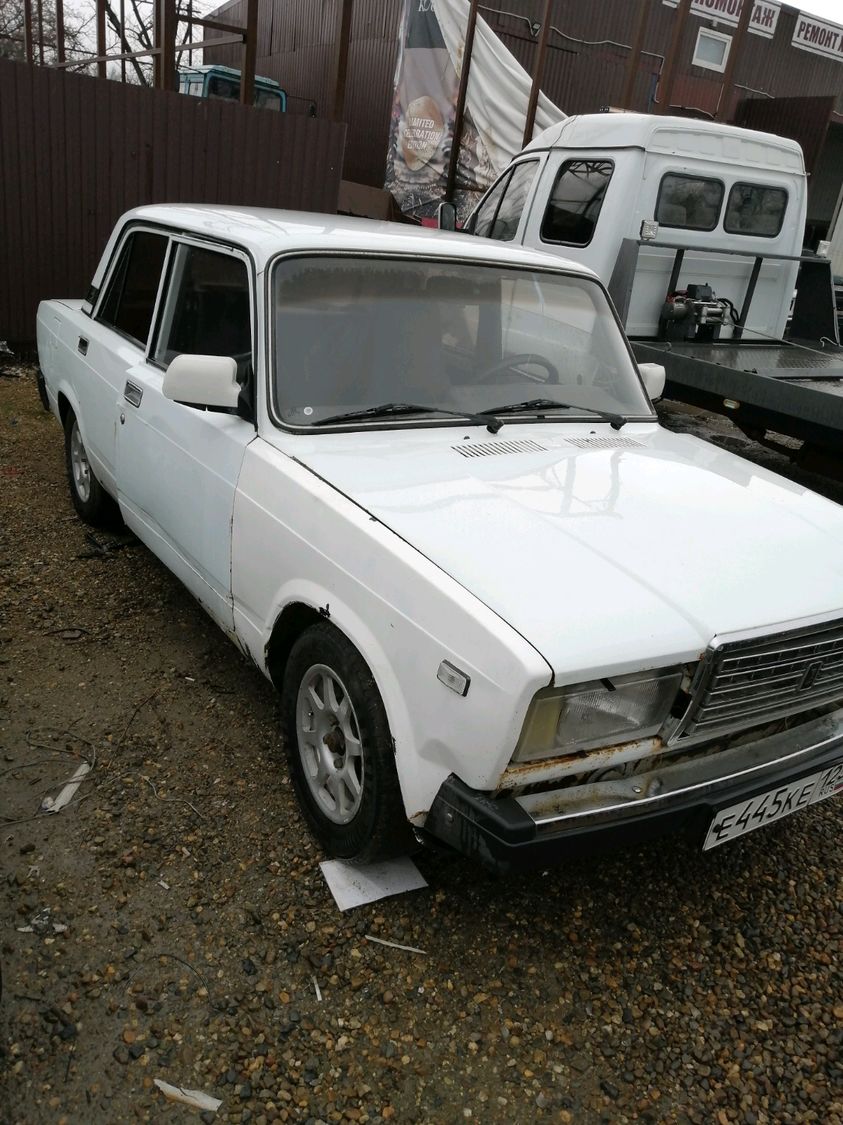 Лада 2107 белая