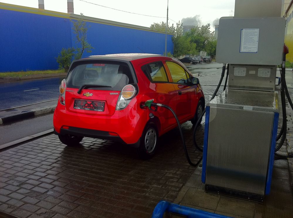 Chevrolet Spark 1.0 MT (68 л. с.) Chevrolet Spark 1.0 MT (68 л. с.)