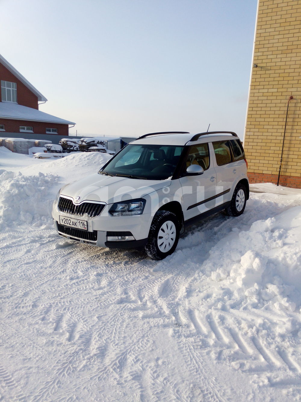 Skoda Yeti 1.8 TSI DSG 4x4 (152 л. с.) Skoda Yeti 1.8 TSI DSG 4x4 (152 л. с.)