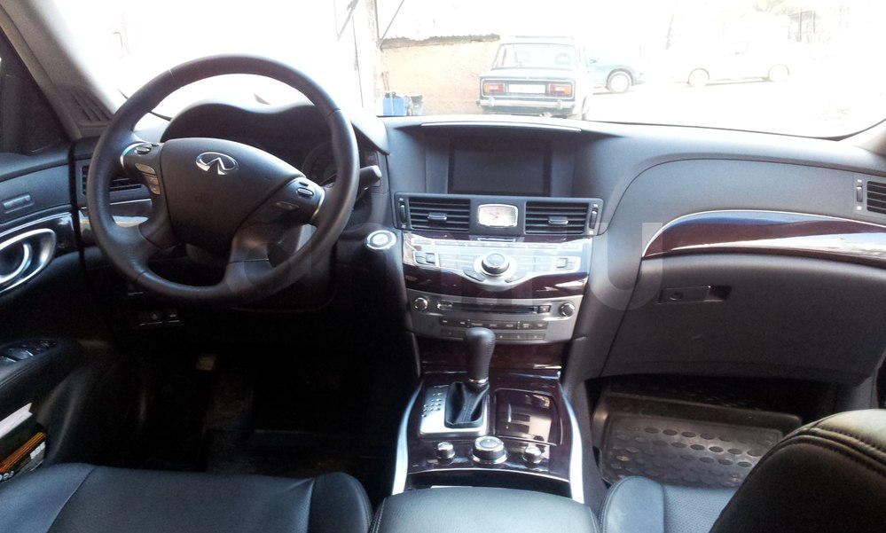 Infiniti M-Series M25 AT (222 л. с.) Infiniti M-Series M25 AT (222 л. с.)